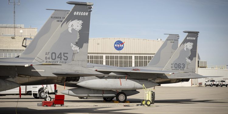 NASA filosuna iki F-15 daha katıldı