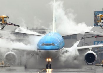 Amsterdam’da kış kaosu: Buz çözücüsü tükeniyor