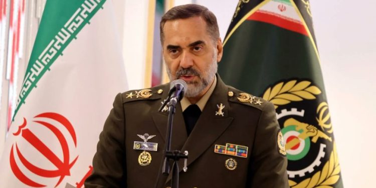 İran Savunma Bakanı: Füze gücümüz müzakereyle yok edilemez