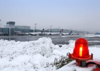 Frankfurt Havalimanı’nda buz alarmı: Seferler iptal