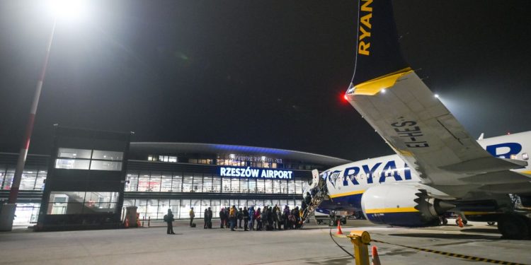 Polonya’da iki havalimanı yeniden açıldı