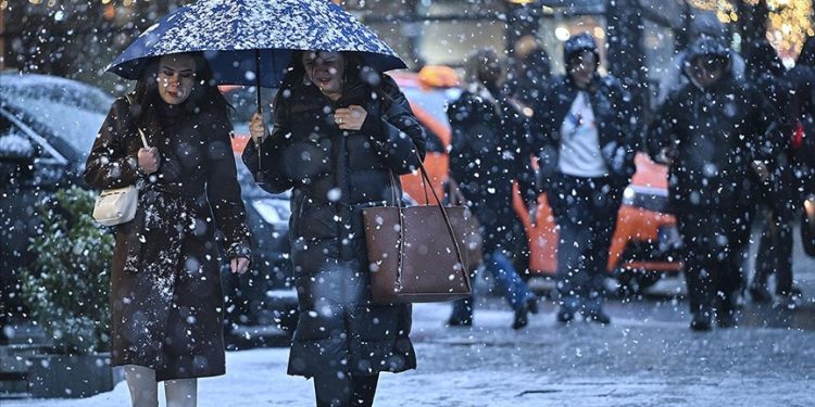 Gaziantep’te kar alarmı: Uçuşlar durduruldu