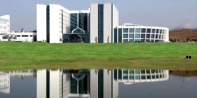 Yakın Doğu Üniversitesi Hastanesi’nde bir garip muamele