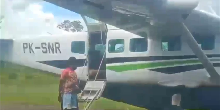 Uçağa inişi sırasında ateş açıldı iki pilot öldü!