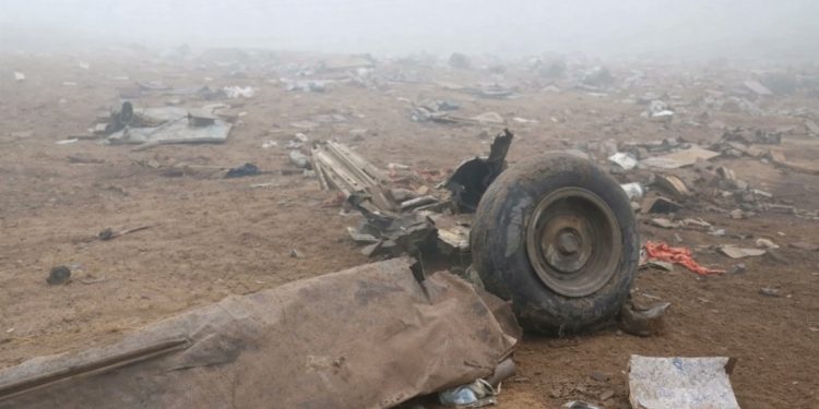 Sel görevindeki askeri helikopter düştü: 15 ölü