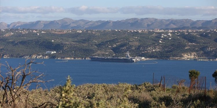 ABD uçak gemisi USS Gerald R. Ford komşuya demirledi