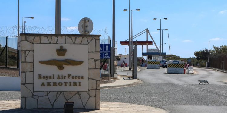 İran, Kıbrıs yönüne iki füze ateşledi